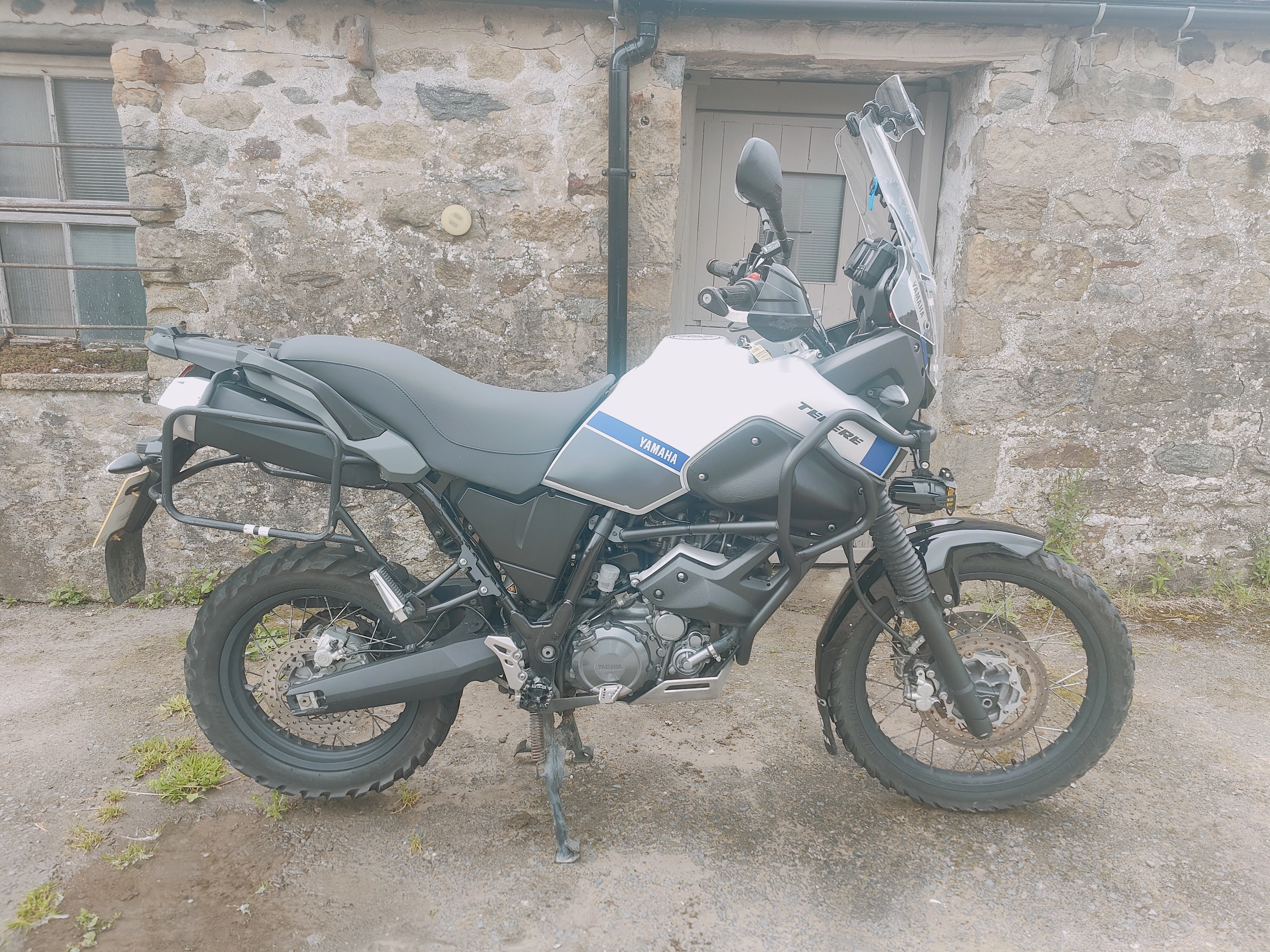Yamaha xt660z motorbike seat reshape, height increase and re-cover in grippy vinyl