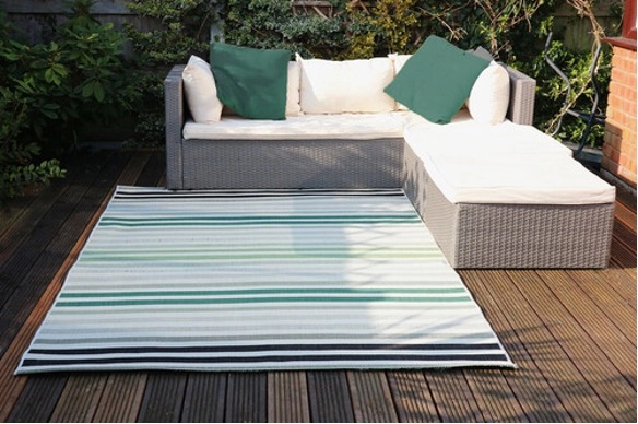 How to Style Patterned Outdoor Rugs