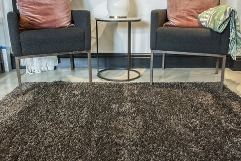 How to choose brown rugs for living room decor