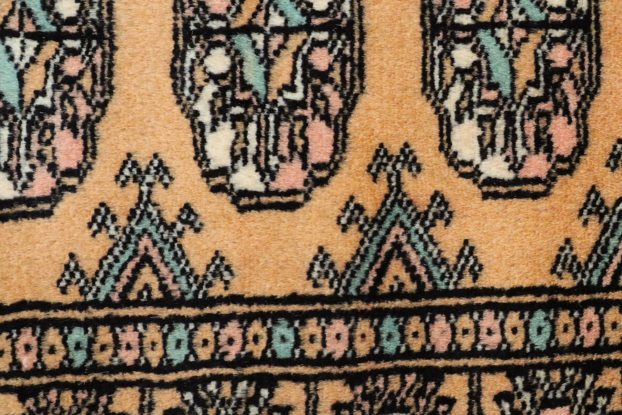 Pakistan Bokhara Rug BOK011C56 1.22 X .83