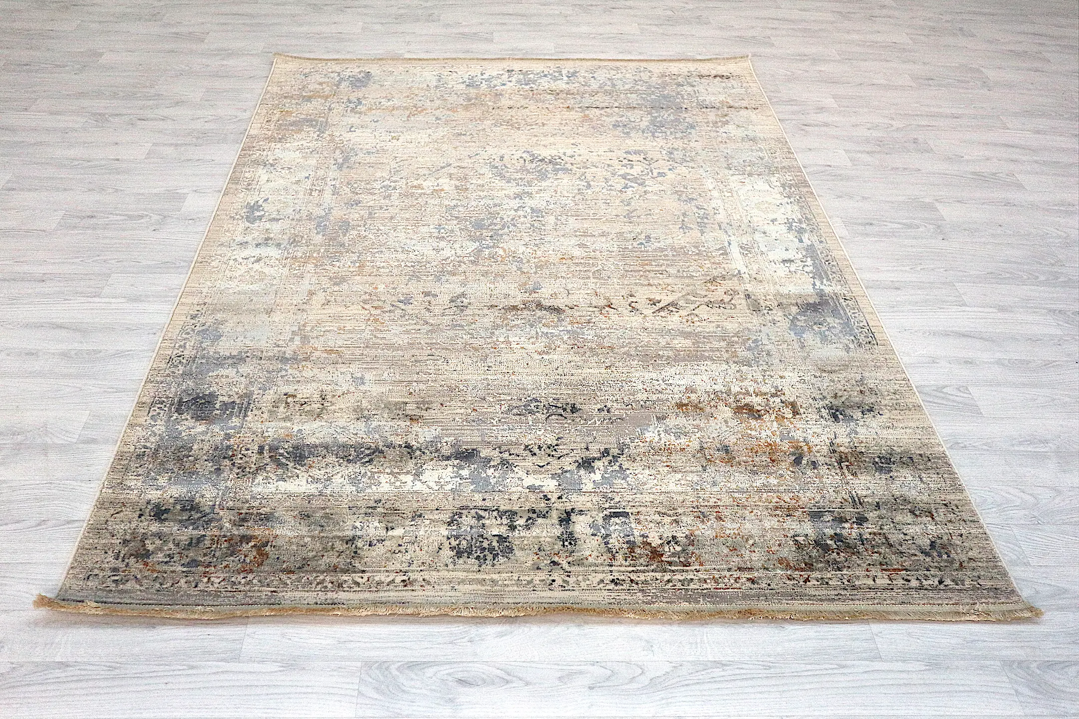Vintage Design Rug - Cream - Machine Woven ZCA010