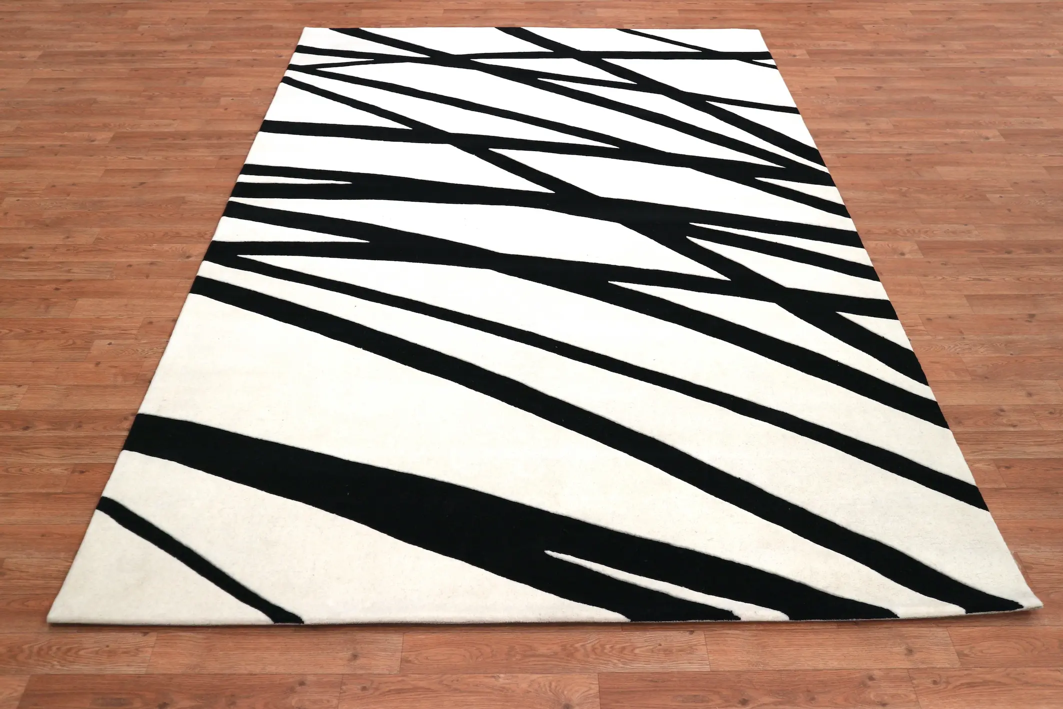 Modern Rug - Black & White - Indian Rug with Contemporary Design ECA036