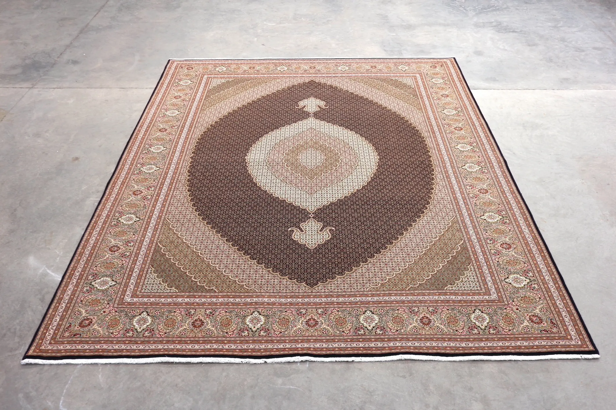 Persian Mahi Tabriz Rug QMT029088 400x302
