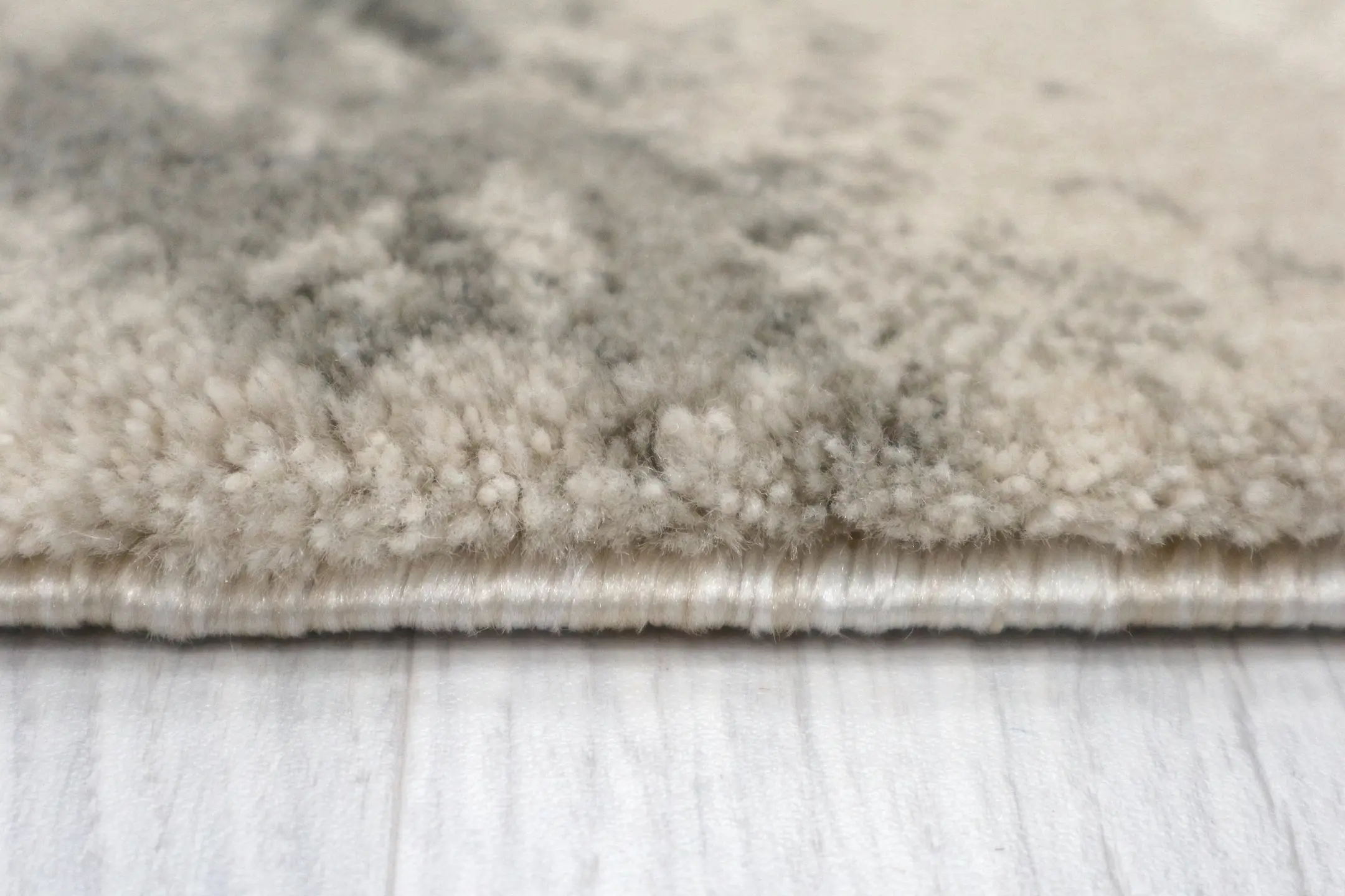 Opus Woven Rug - Machine Woven Rug with Traditional Design ZBC014