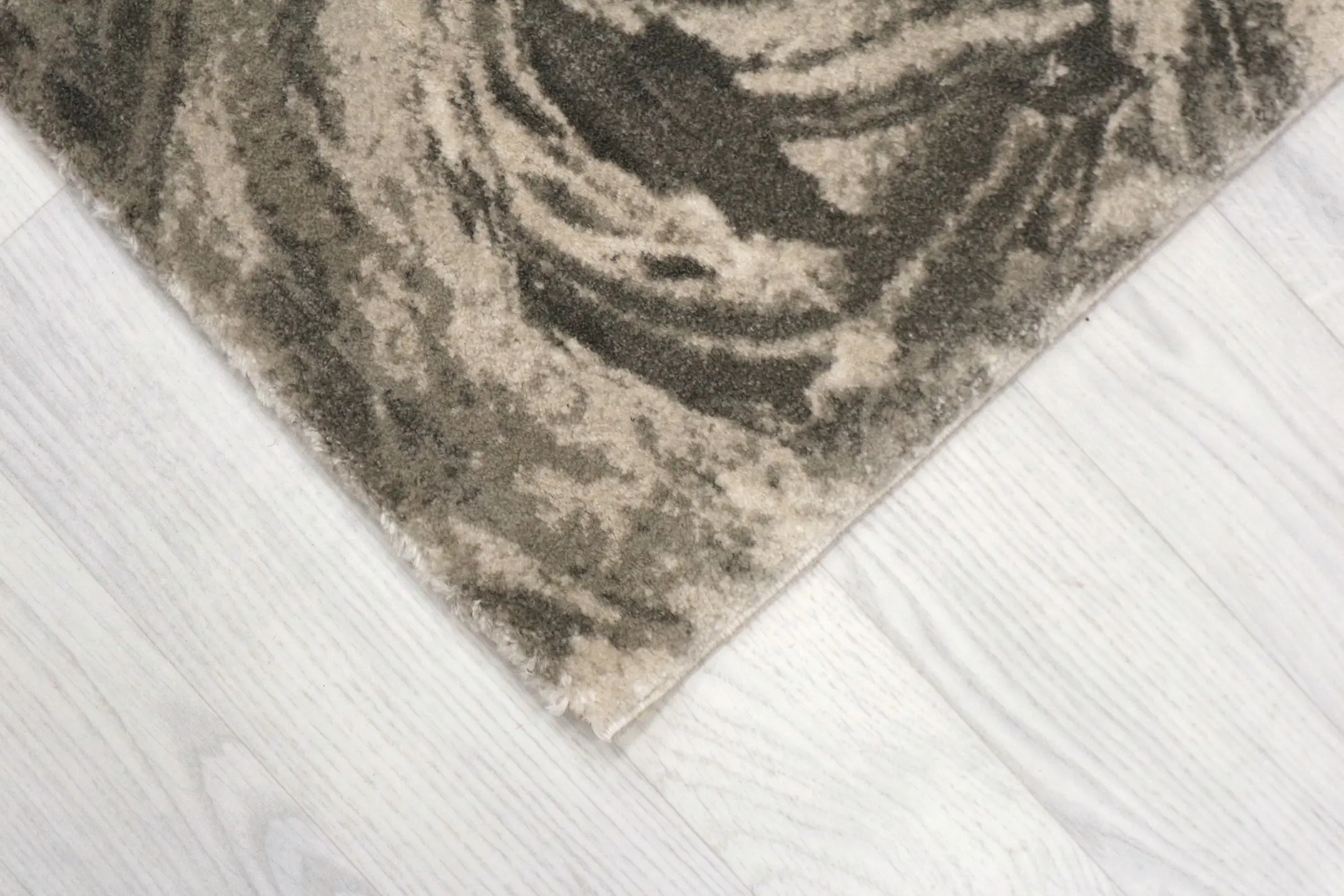 Opus Woven Rug - Machine Woven Rug with Traditional Design ZBC014