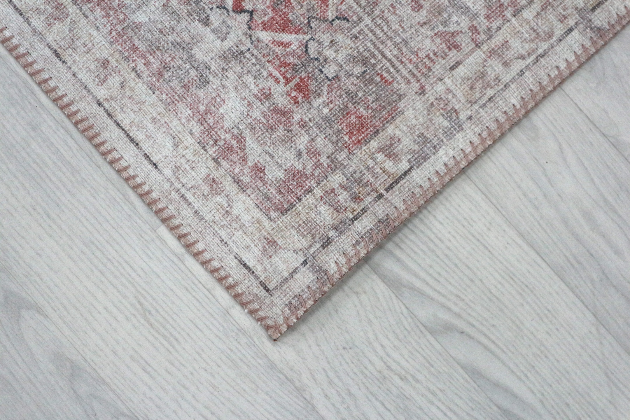 Pippur Printed Rug - Cream and Red - ZDB709