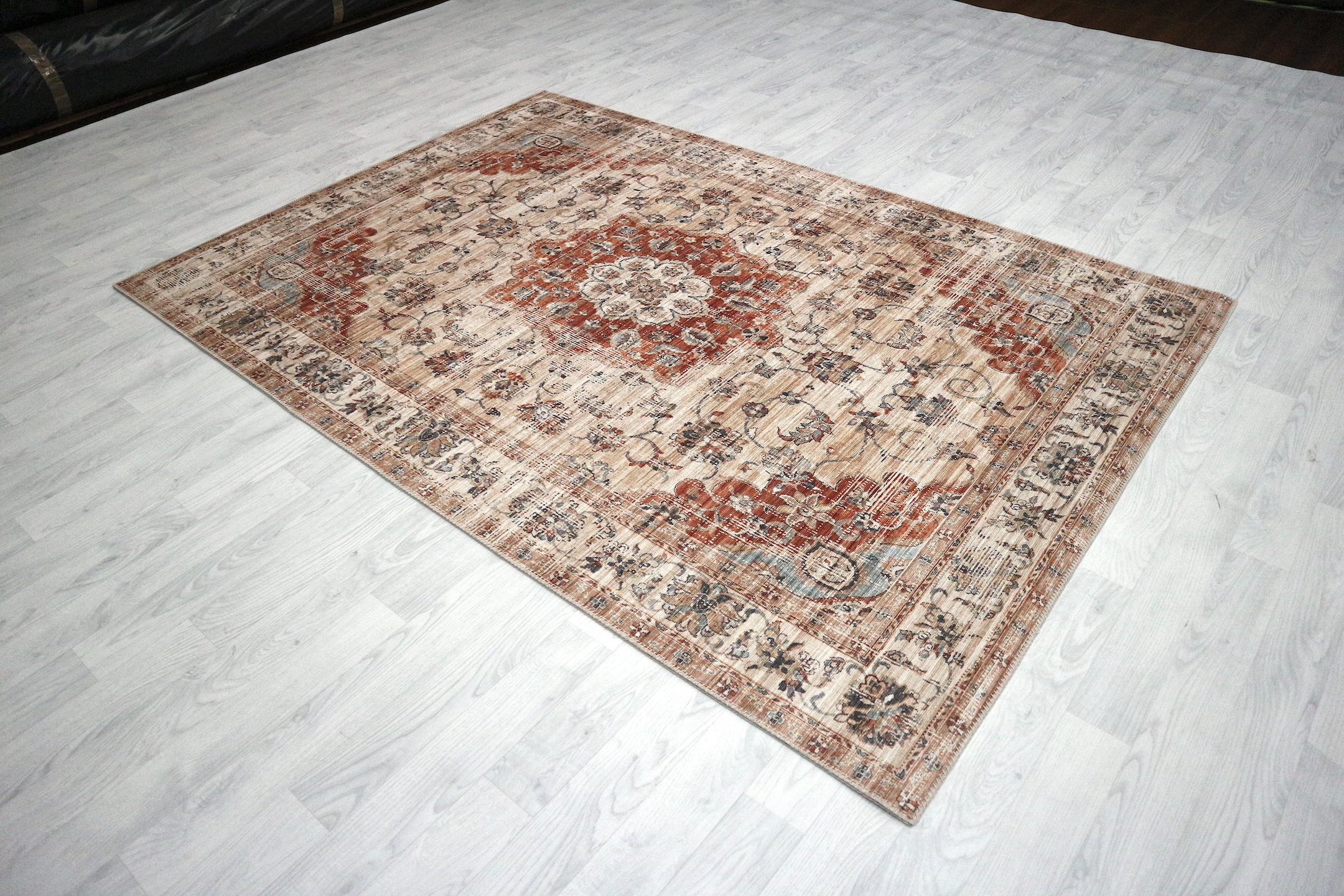 Pippur Printed Rug - Cream and Red - ZDB712
