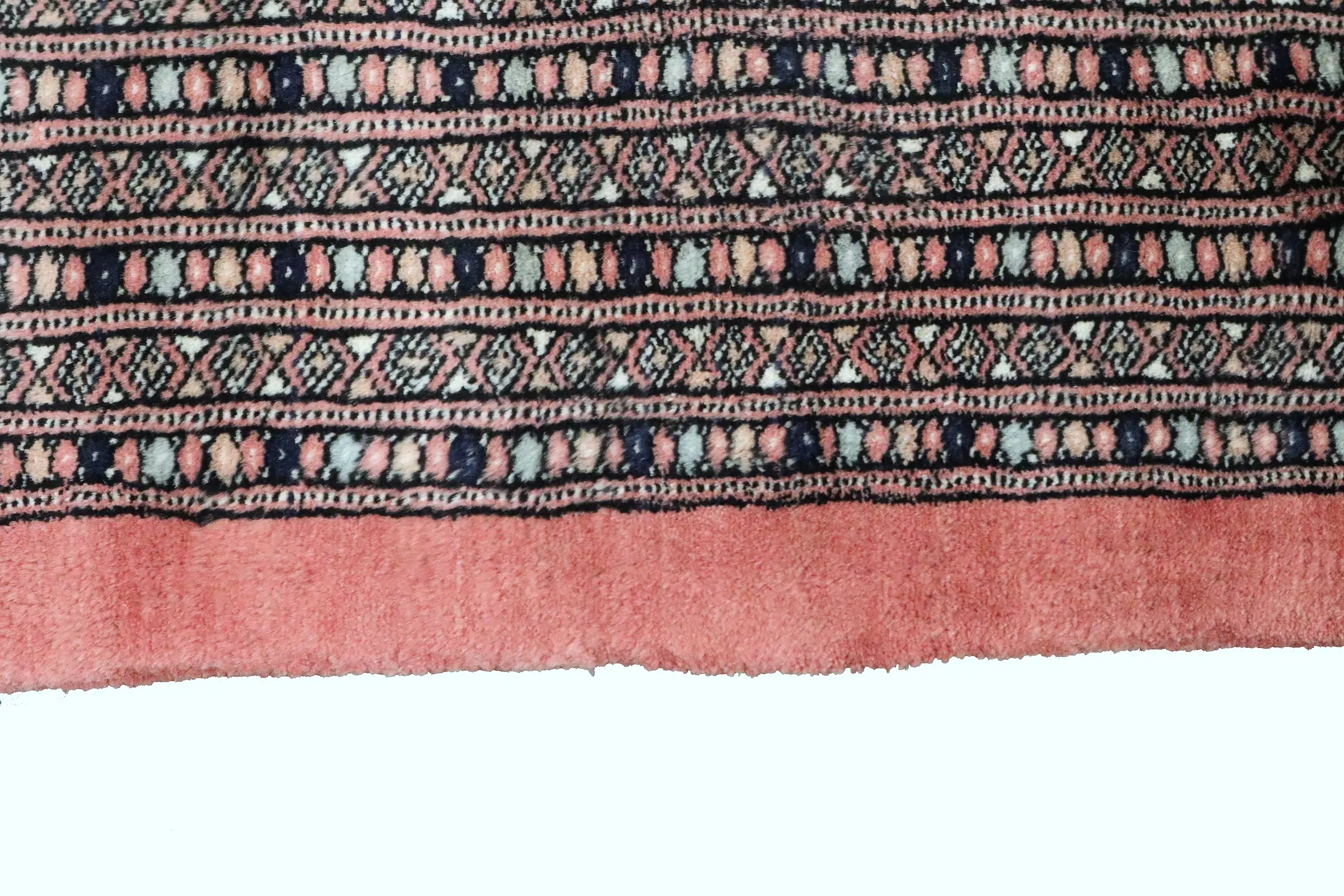 Fine Bokhara Rug BOK035048 547x374