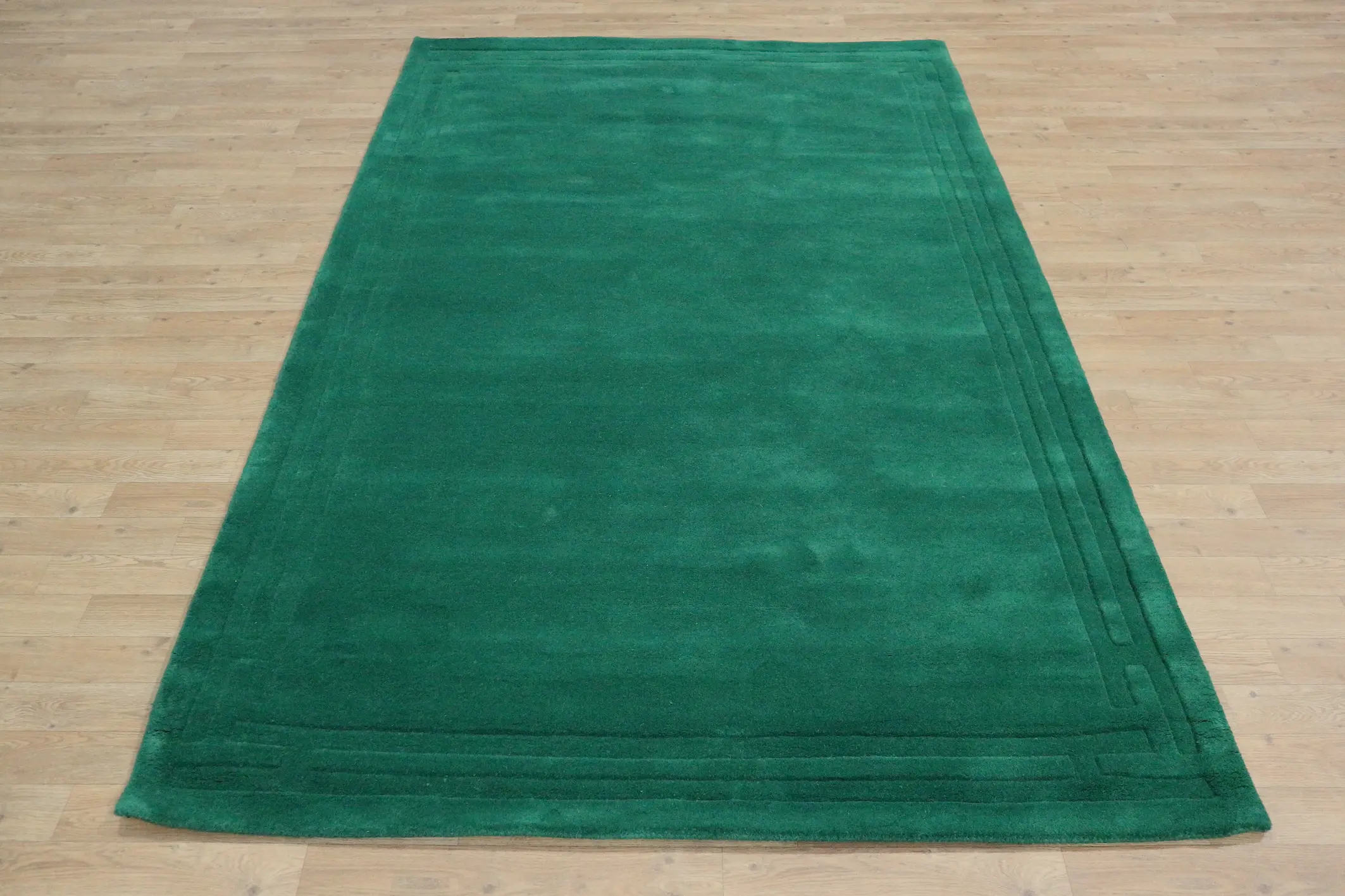 Lippa Plain Carved Rug - Green - Plain 100% wool rug with carved design HHM011