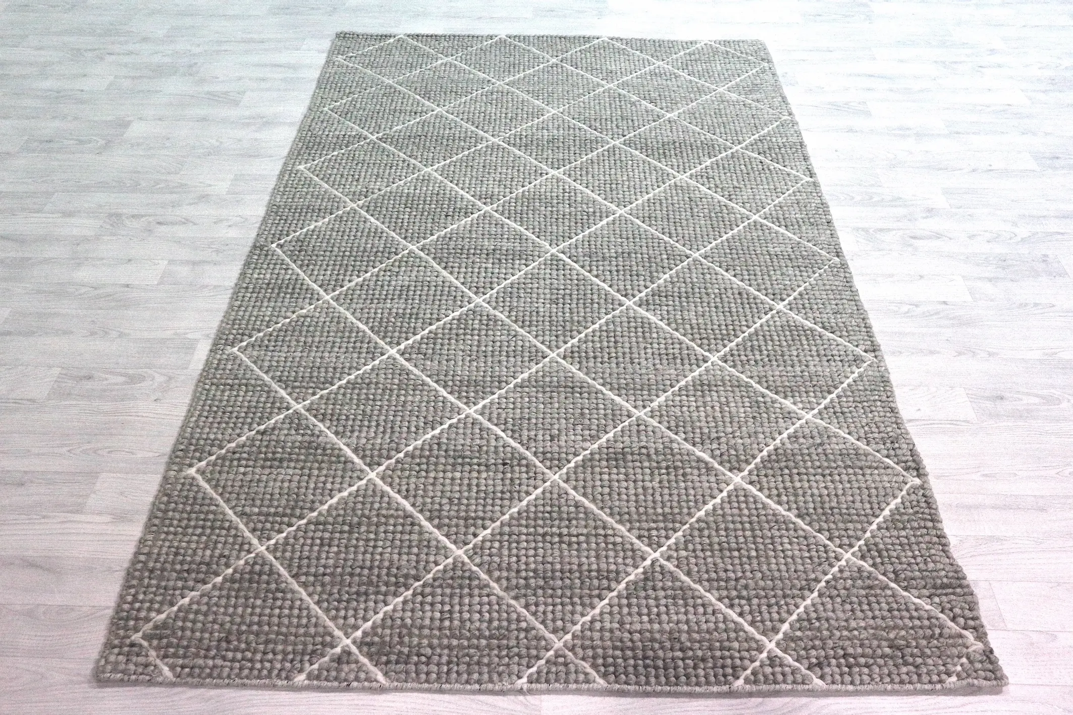 Plaited Rug - Grey - Plain 100% wool rug with Plaited design ILE008