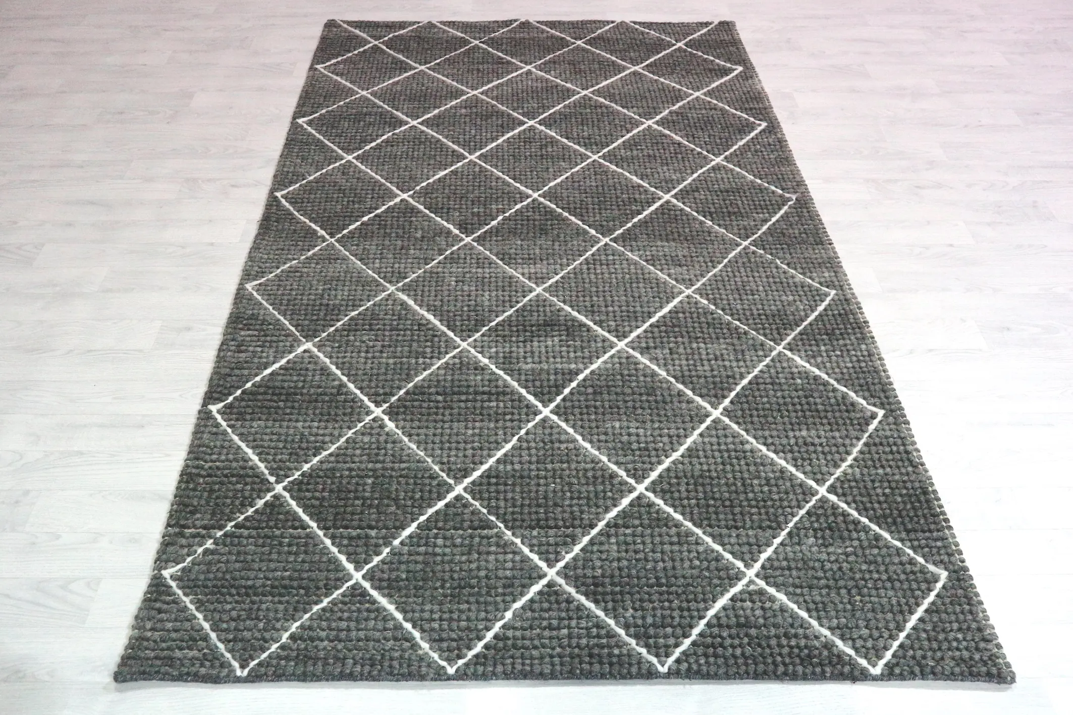 Plaited Rug - Grey - Plain 100% wool rug with Plaited design ILE009