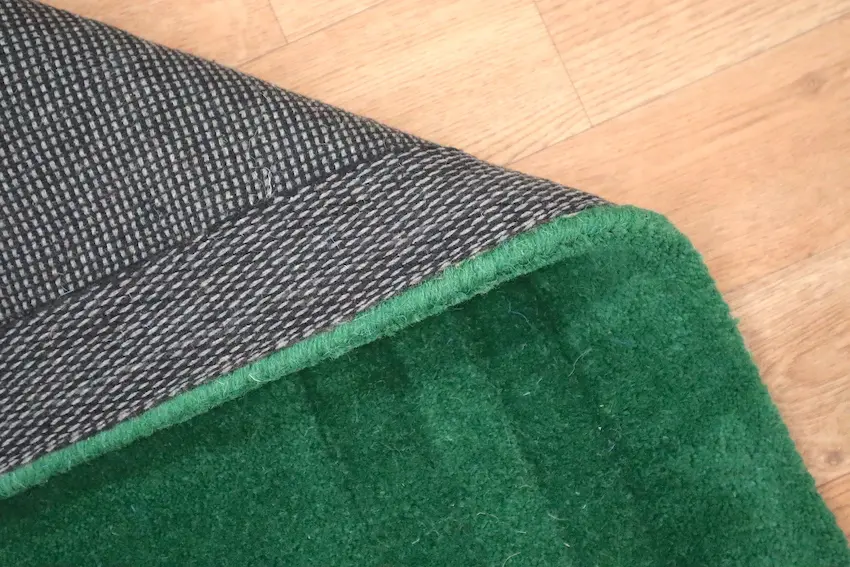 Lippa Plain Carved Rug - Green - Plain 100% wool rug with carved design HHM011