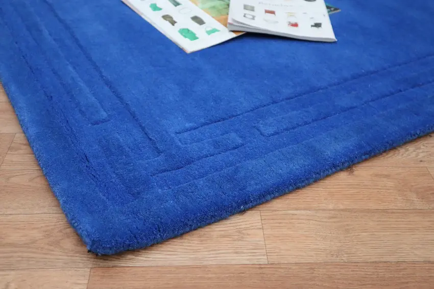 Lippa Plain Carved Rug - Blue - Plain 100% wool rug with carved desig HHM012