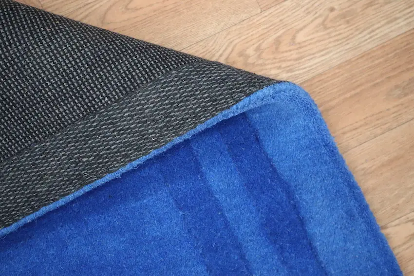 Lippa Plain Carved Rug - Blue - Plain 100% wool rug with carved desig HHM012