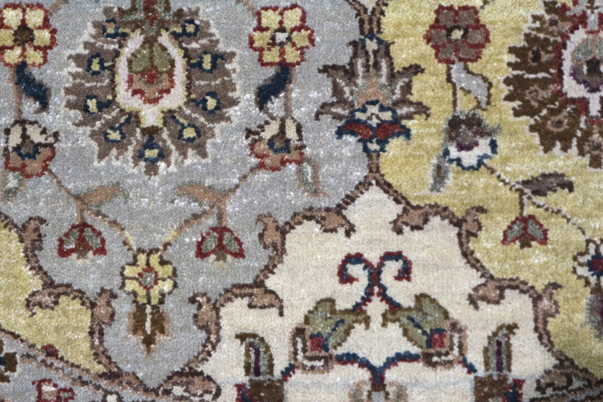 Jaipur Gazni Rug - Multicoloured - Handknotted Indian rug with Zeigler design IJG030