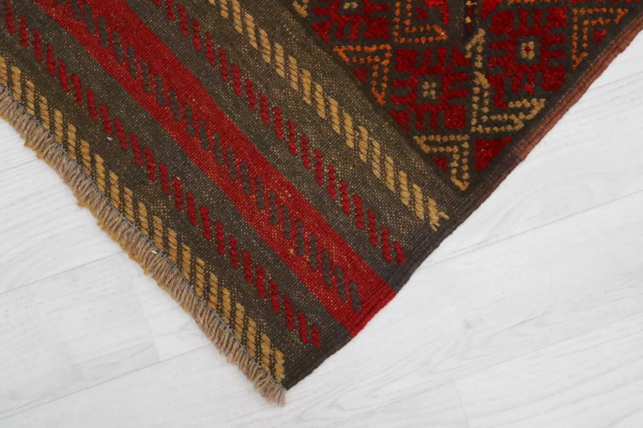 Afghan Mushwani Rug AMU048000 347 X 68