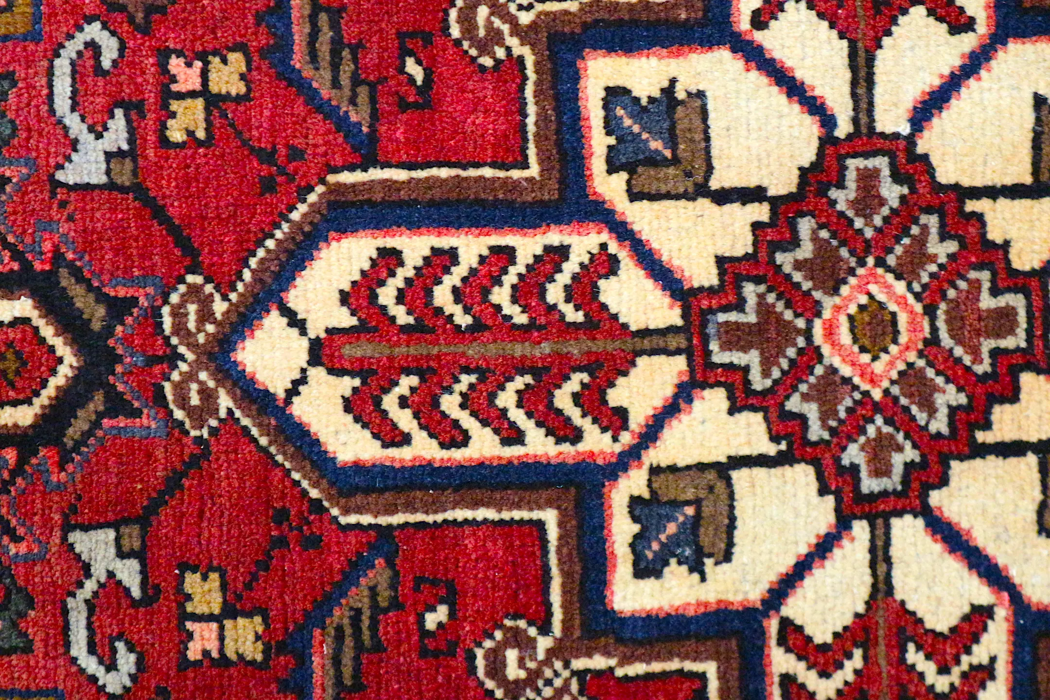 Persian Heriz Rug HER019000 195 X 147