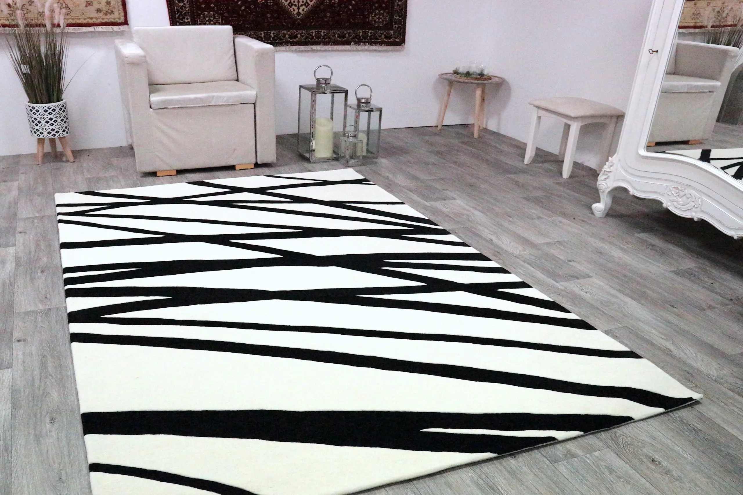 Modern Rug - Black & White - Indian Rug with Contemporary Design ECA036