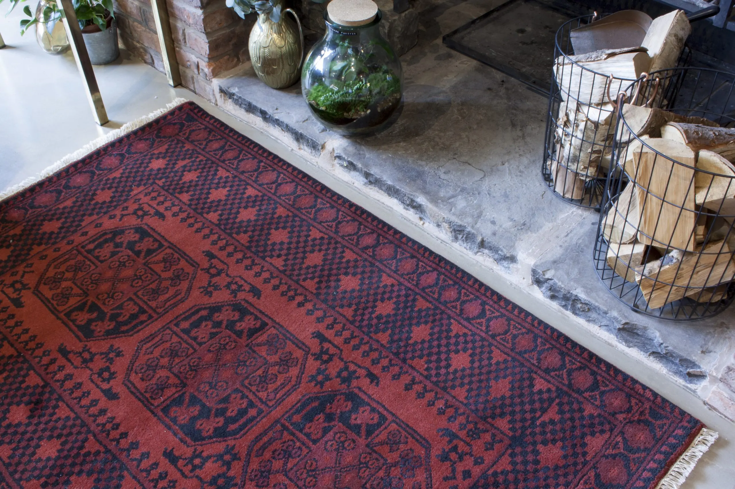 Afghan Rug - Red - Handknotted rug with traditional Afghan design