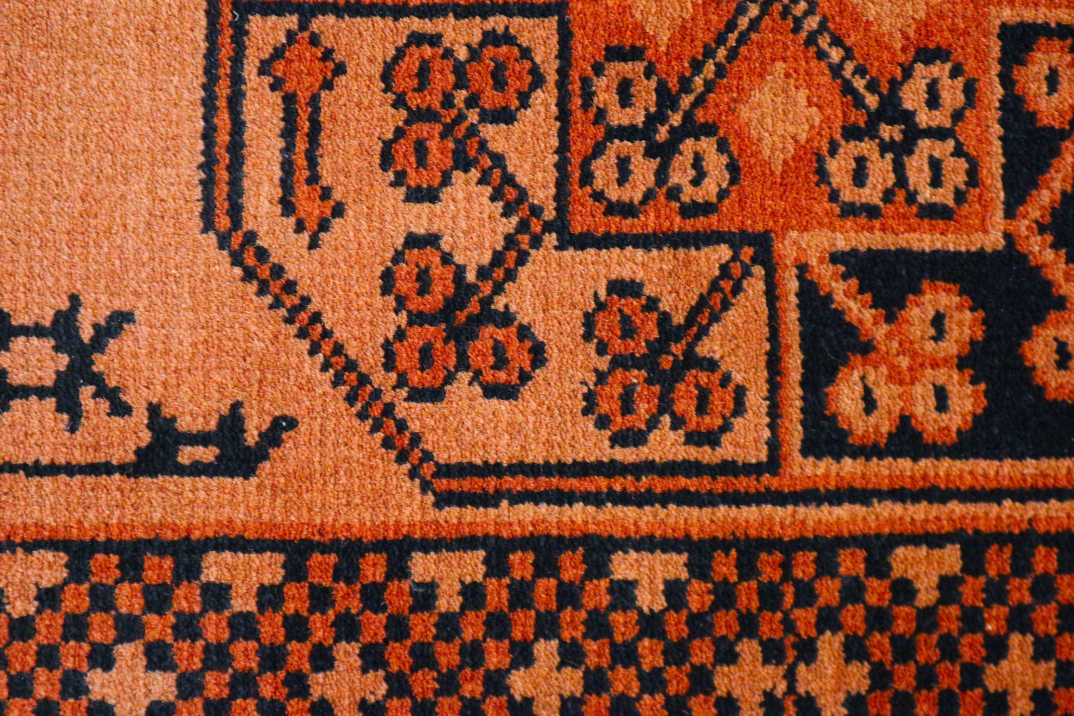 Afghan Rug - Orange - Handknotted rug with traditional Afghan design IRE002