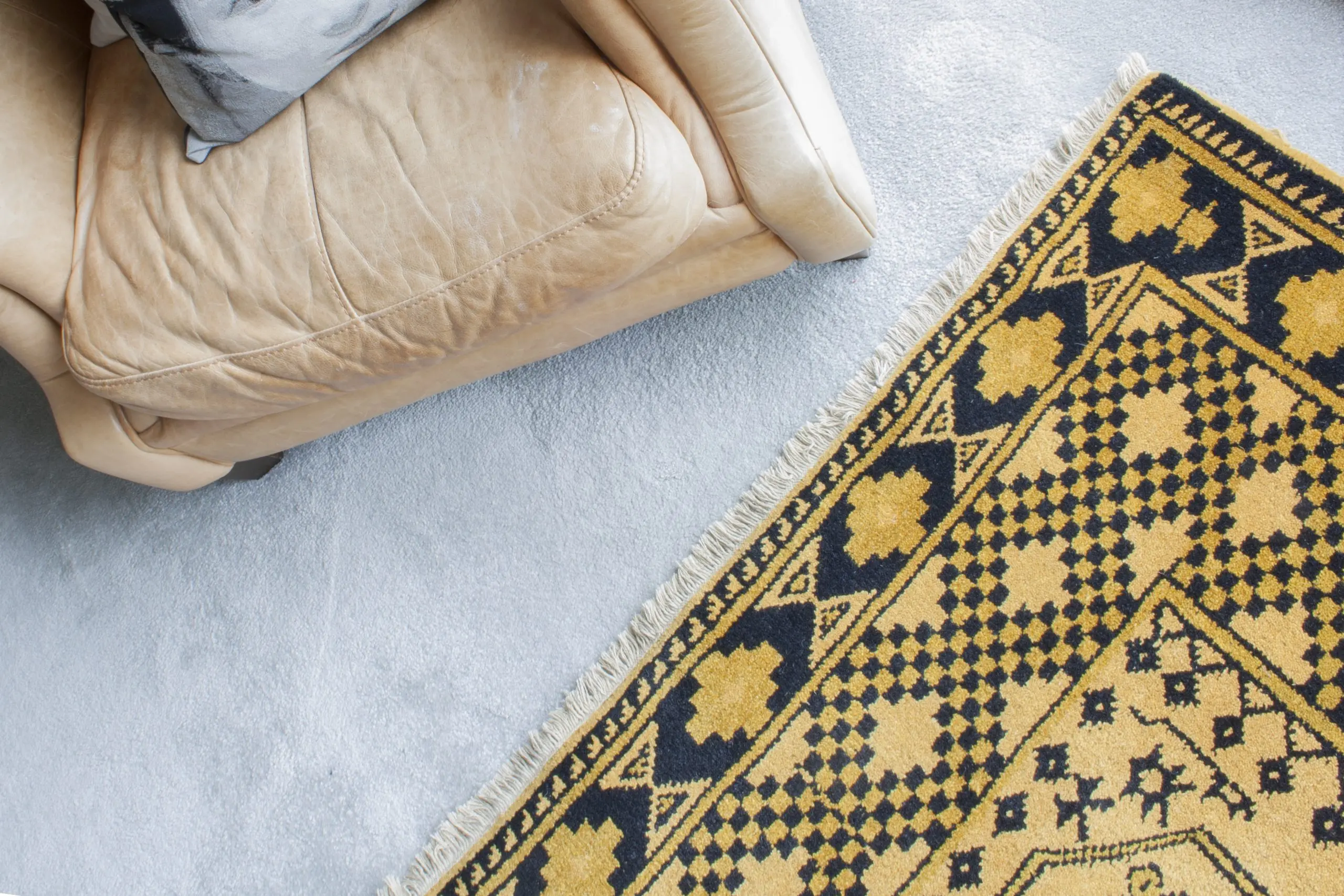 Afghan Rug - Gold - Handknotted rug with traditional Afghan design