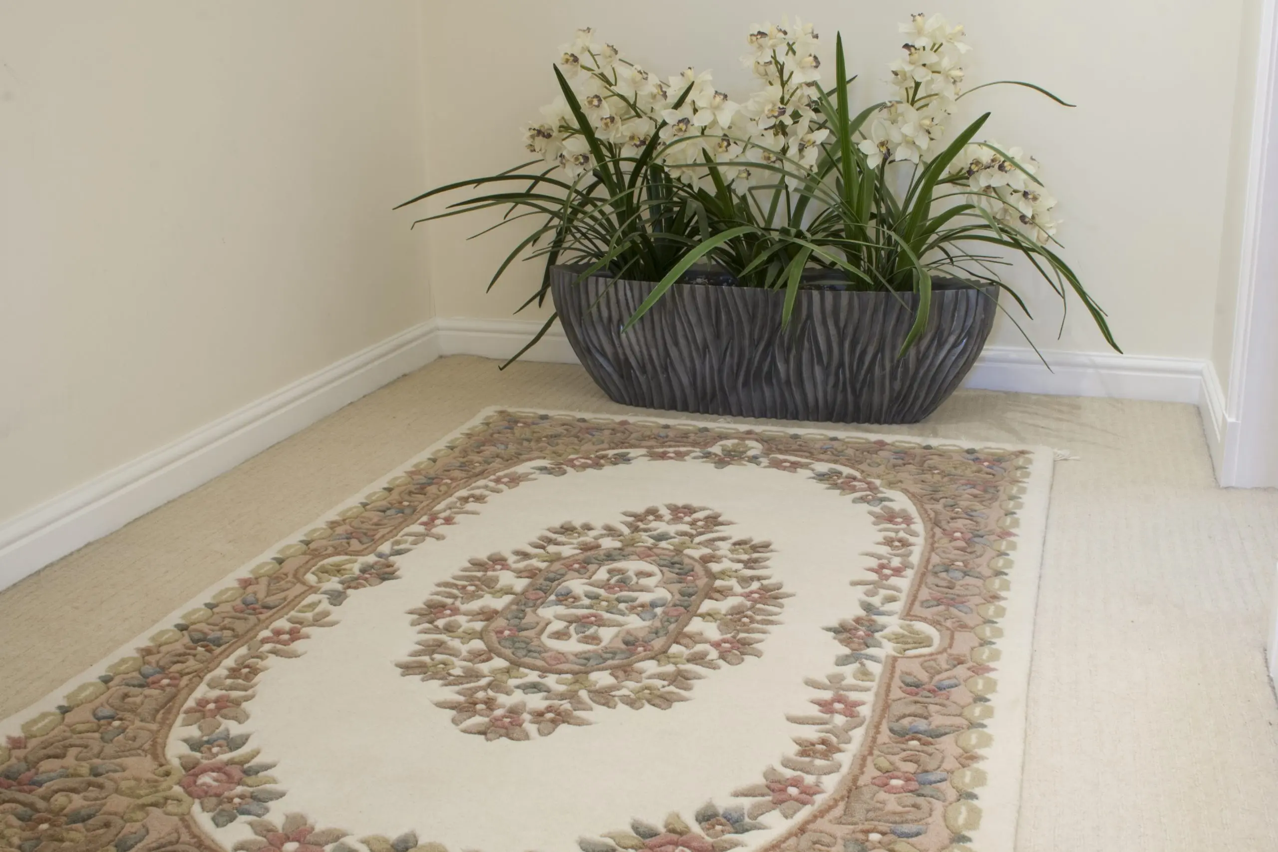 Mahal Indian Rug - Cream & Peach - Handknotted Floral design Indian rug