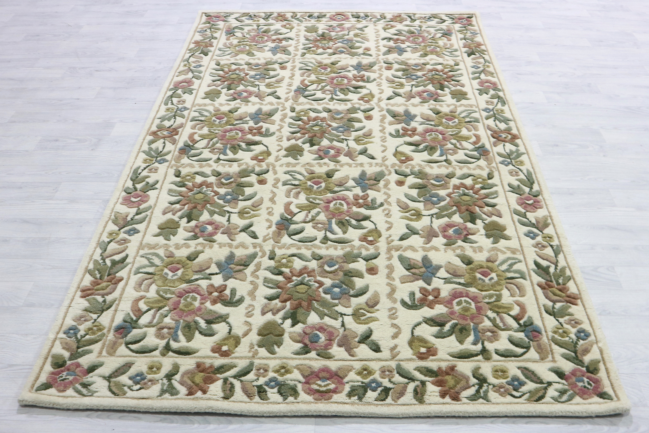 Mahal Indian Rug - Cream - Handknotted design Indian rug MAH040