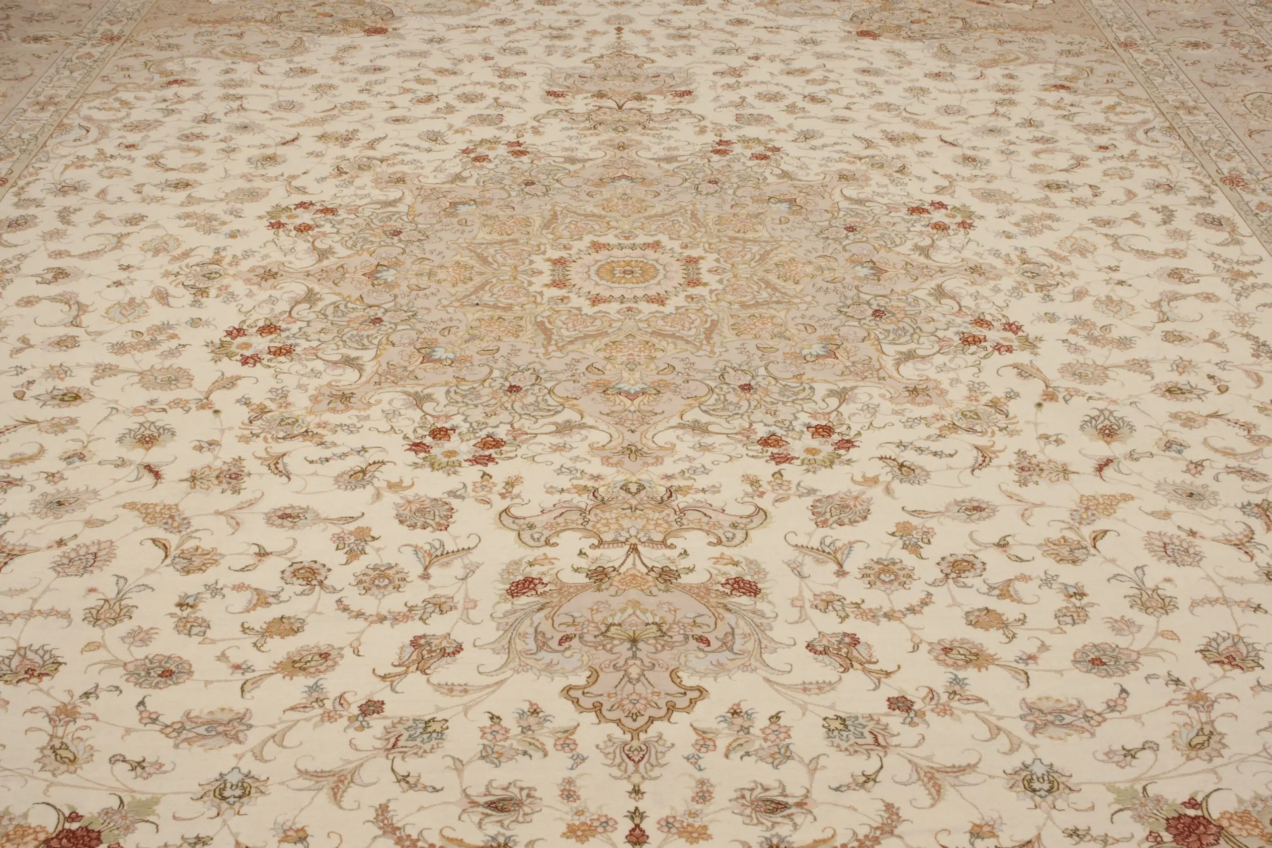 Persian Tabriz Rug QTA036FIN 600 x 395