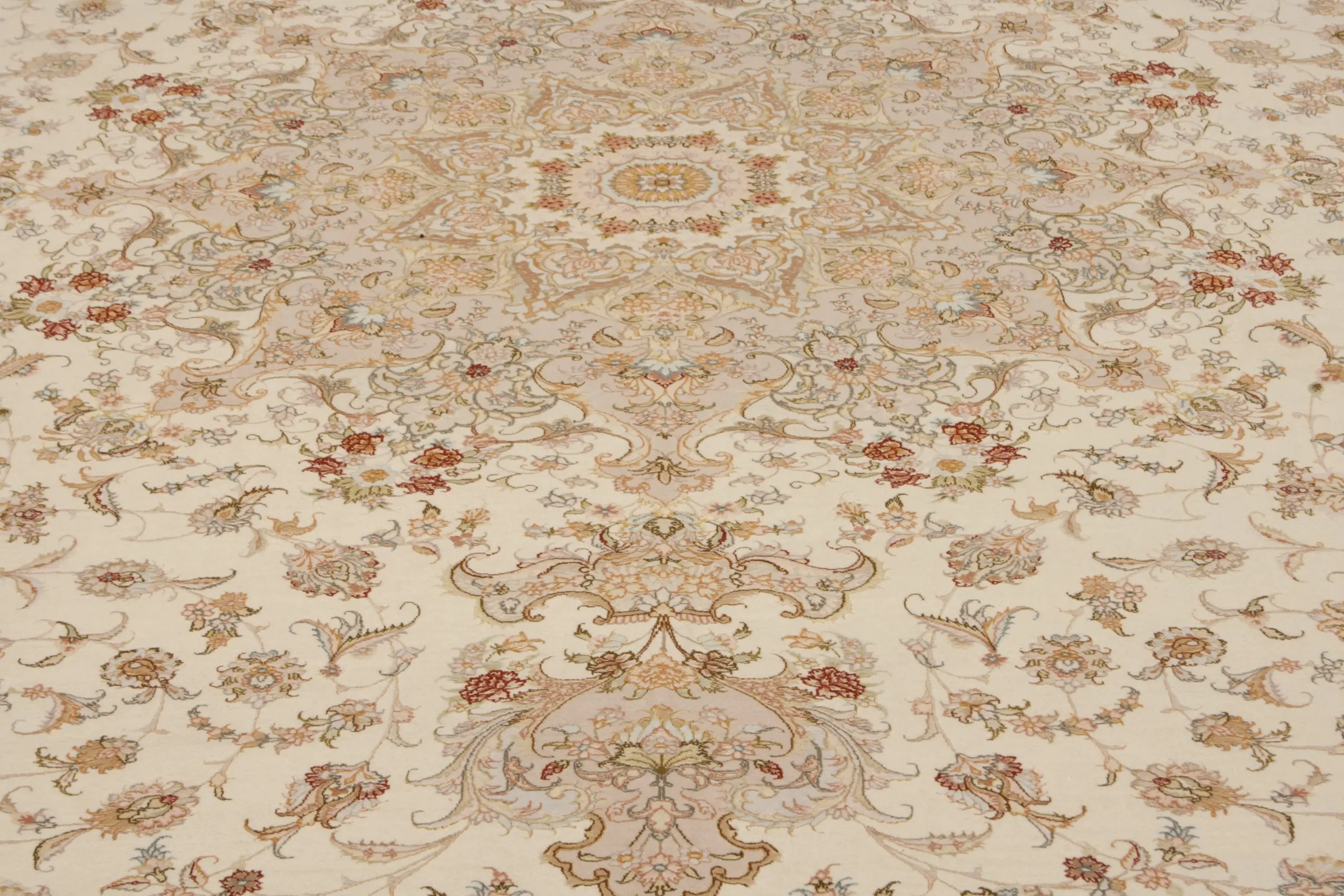 Persian Tabriz Rug QTA036FIN 600 x 395