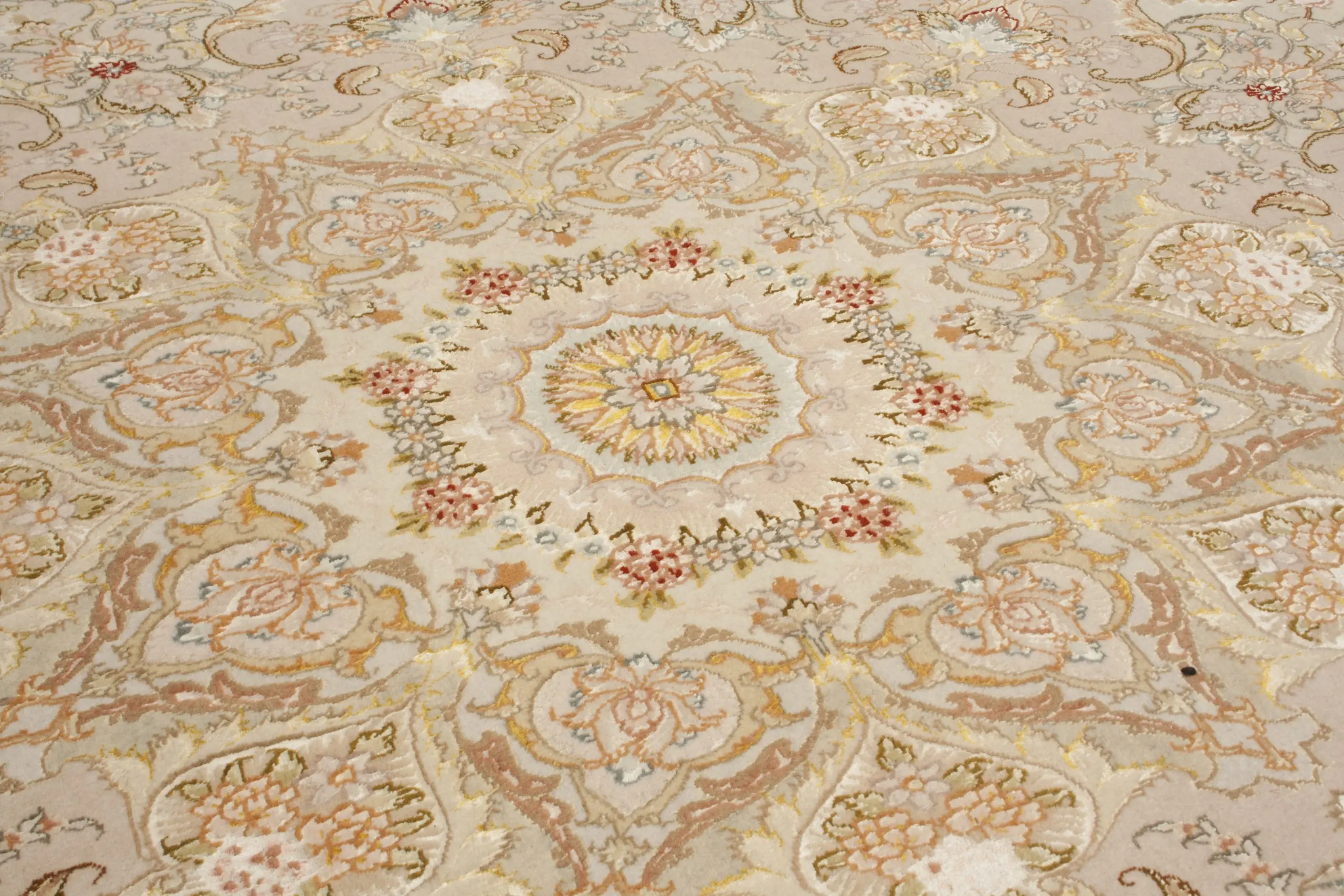 Persian Tabriz Rug QTA036FIN 600 x 395