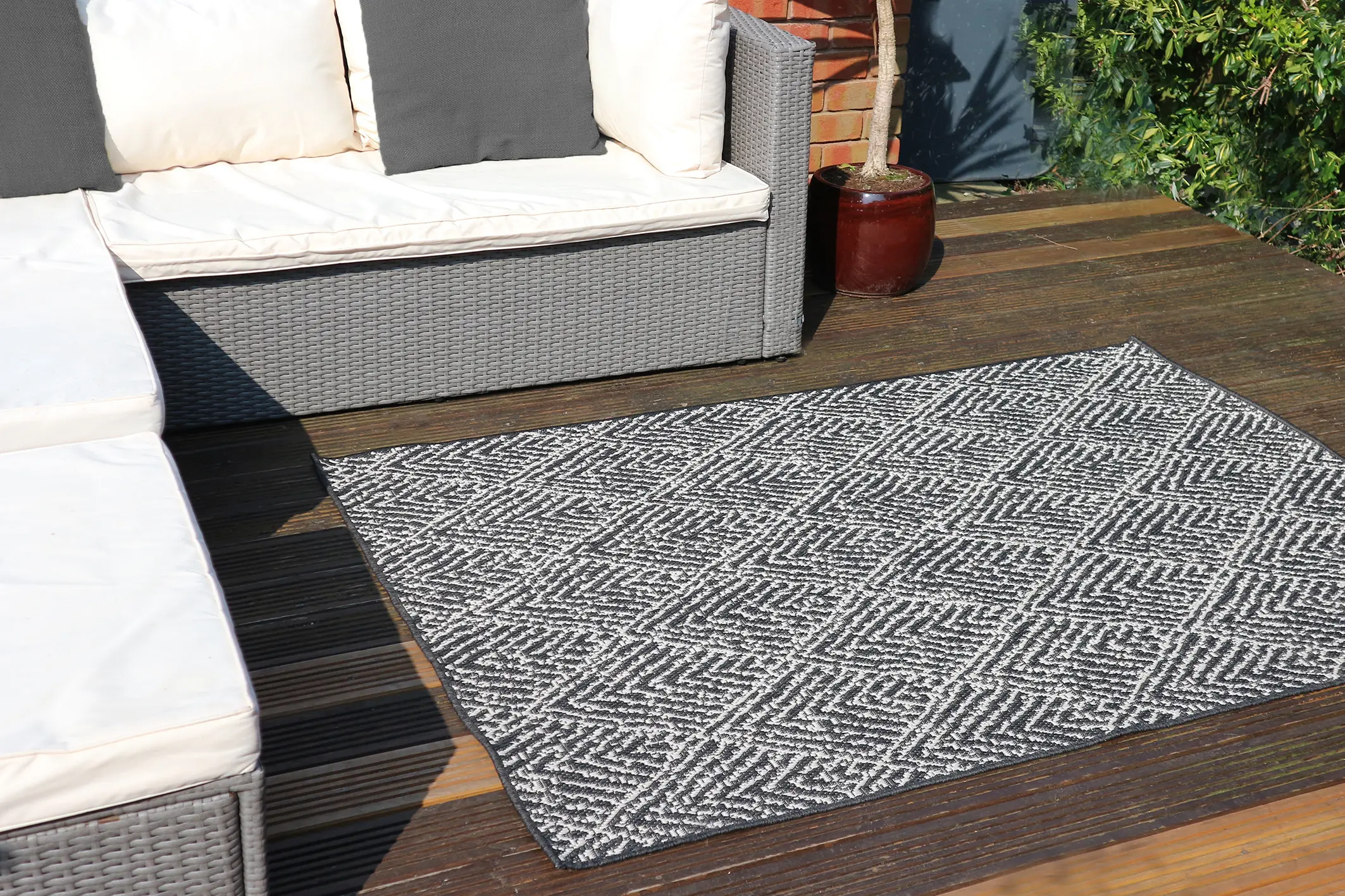 Outdoor rug - Neutral & Black - Diamond Design ZBR002