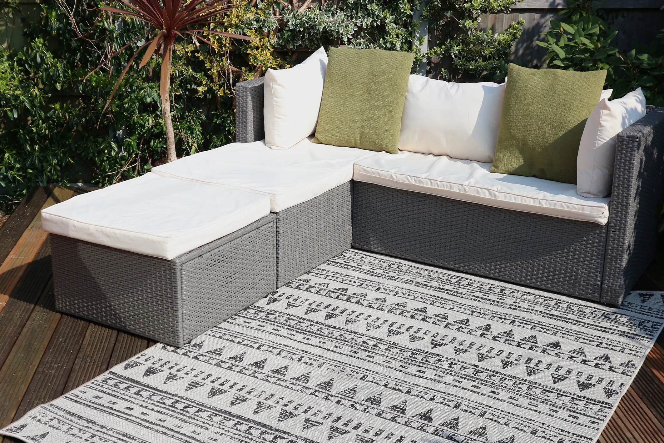 Outdoor rug - Neutral & Black - Aztec Design ZBR003