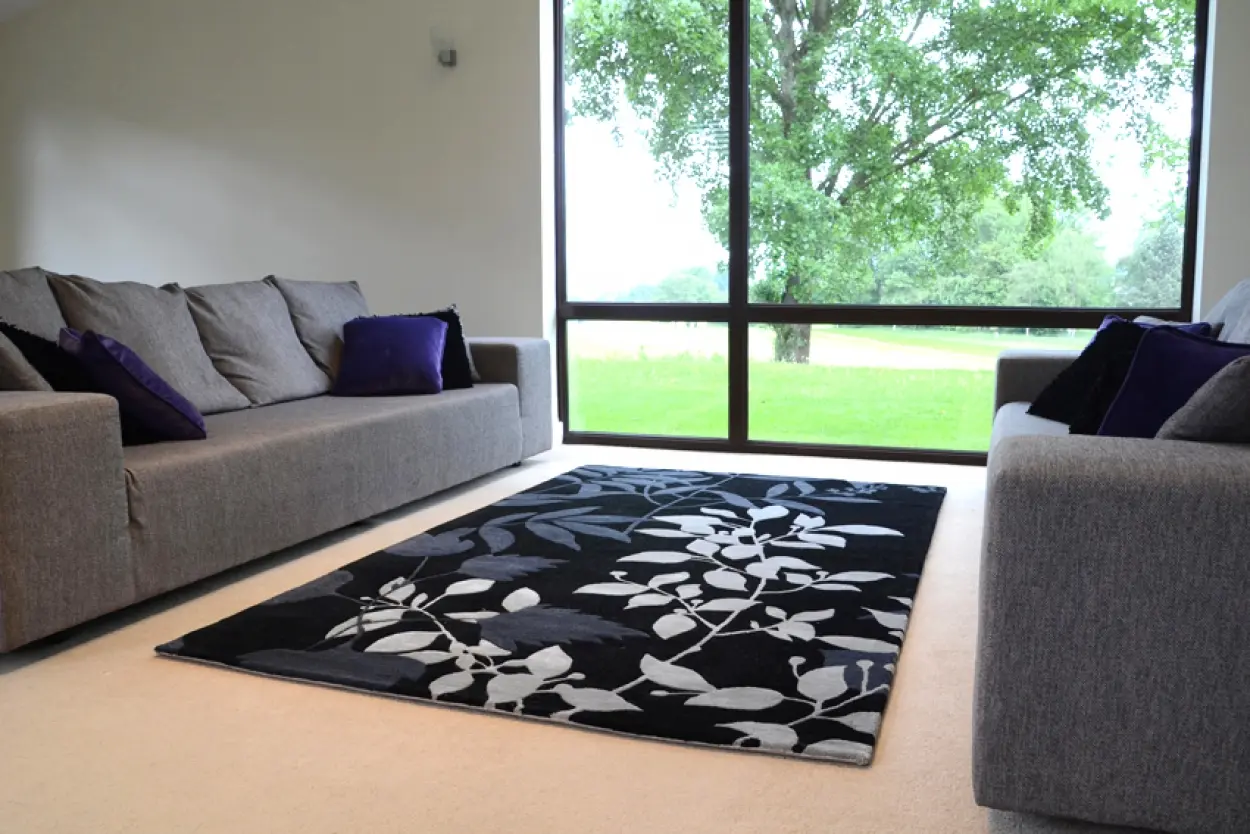 Modern Leaf Rug - Black - Indian Rug with Botanical Pattern
