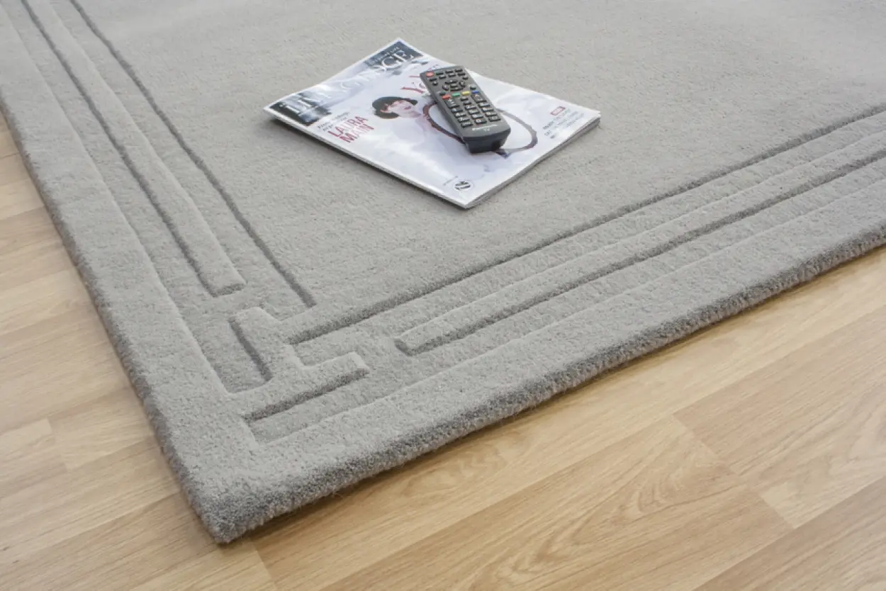 Lippa Plain Carved Rug - Grey - Plain 100% wool rug with carved design