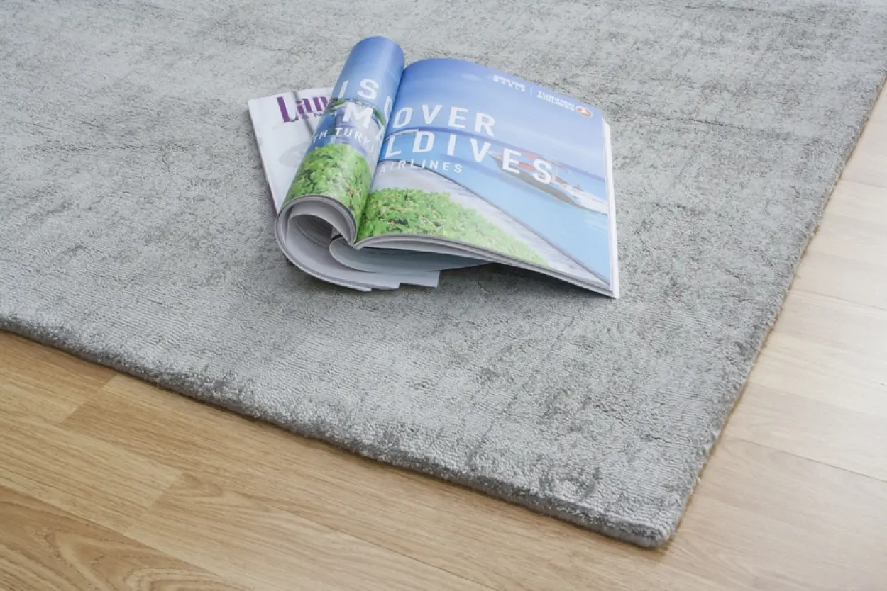 Lippa Tip Sheared rug - Beige - Plain sheen effect handmade rug