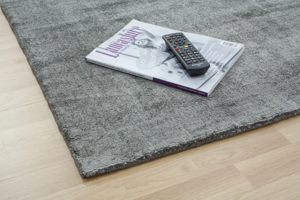 Lippa Tip Sheared rug - Silver - Plain sheen effect handmade rug