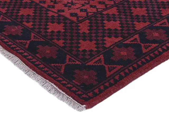 Afghan Rug - Red - Handknotted rug with traditional Afghan design IRE001