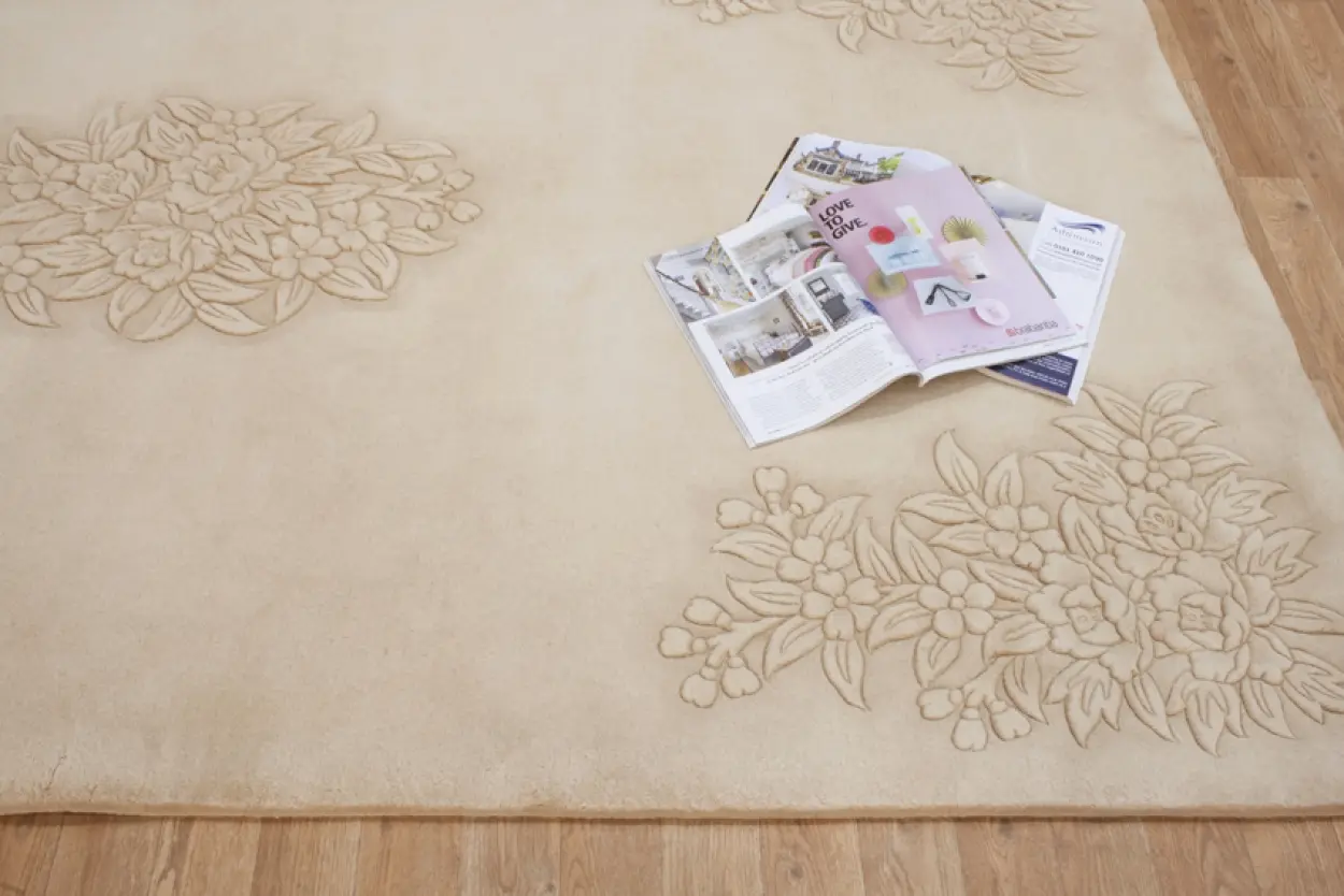 Plain carved Chinese rug - Beige - Handknotted 100% wool rug with Floral design