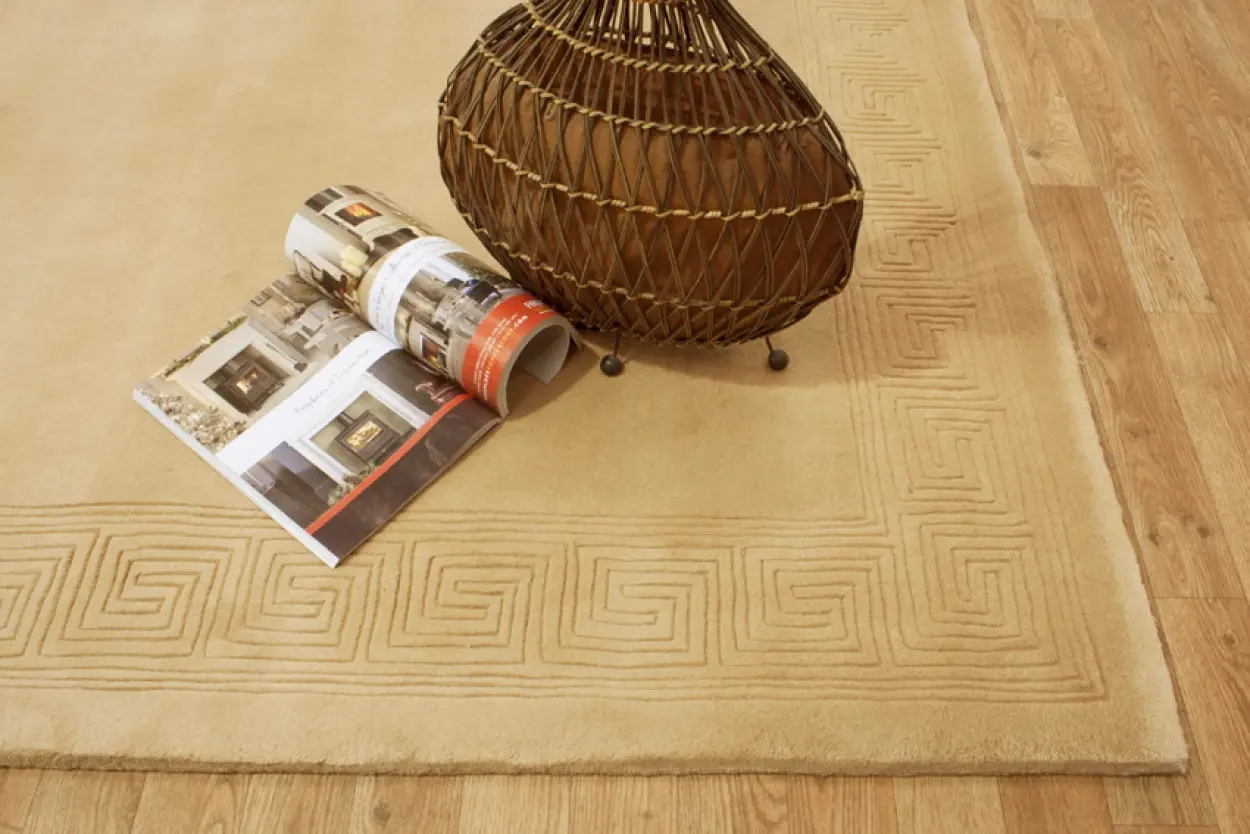 Plain carved Chinese rug - Gold - Handknotted 100% wool rug with Greek Key design