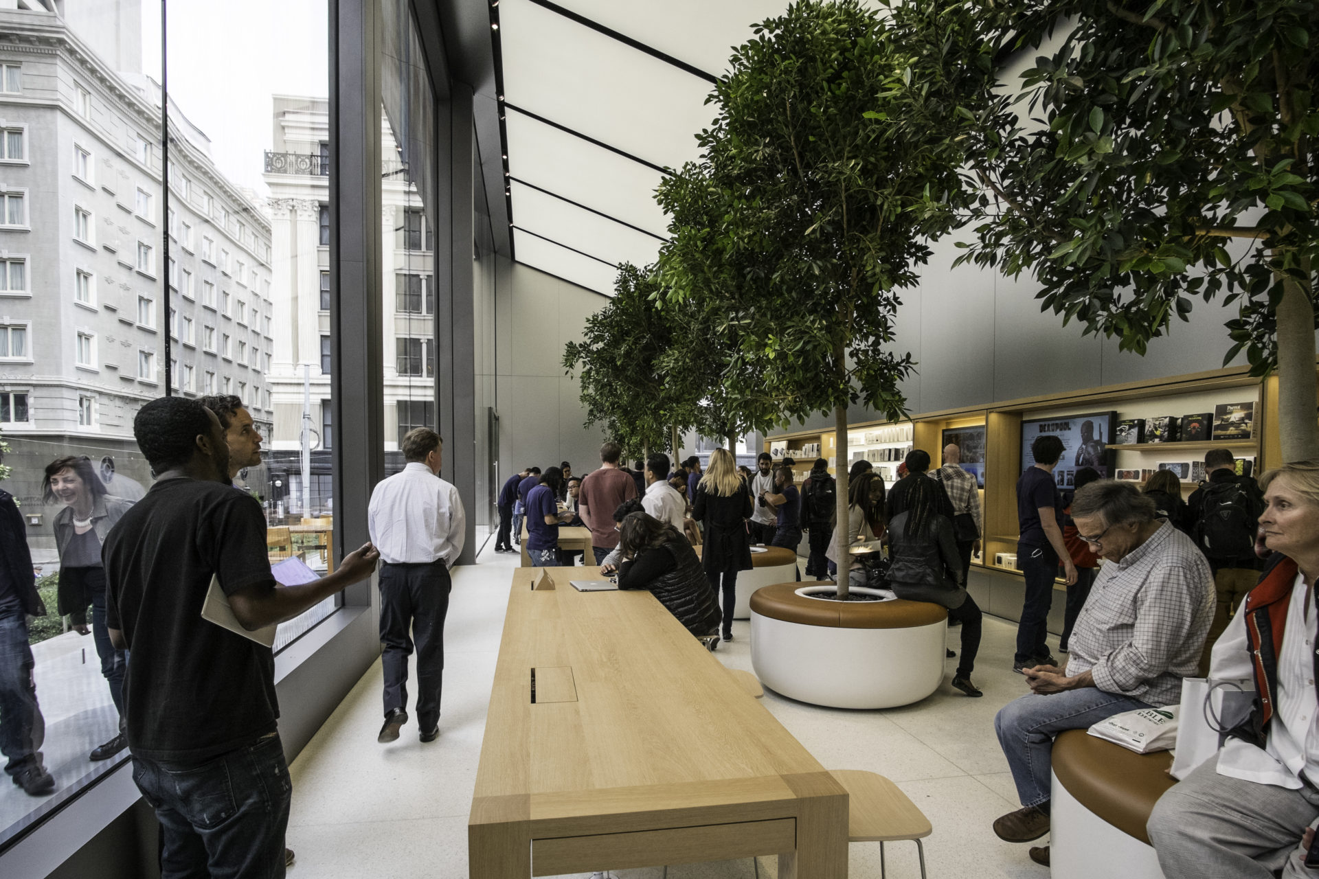 Apple_Store_San_Francisco_Union_Square_Store_Interior_201605_Mark-Hogan-1920×1280